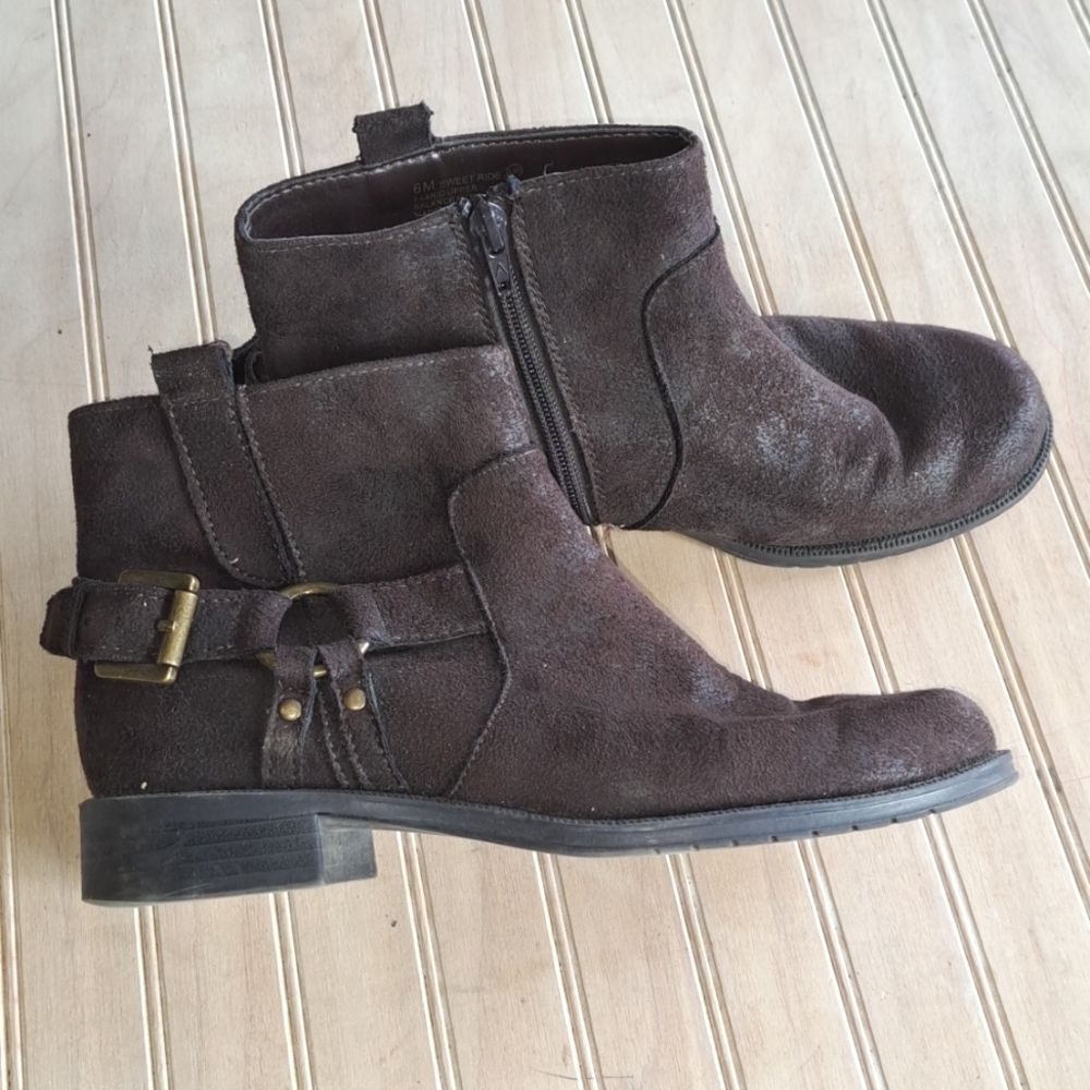 Aerosoles Sweet Ride Women's Brown Faux Suede Harness Side Chelsea Ankle Boots.